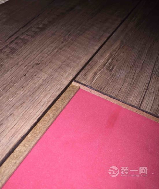 铺设地板